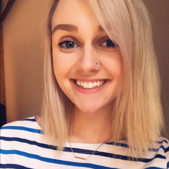 Meet your Posher, Lauren - Picture 1 of 5